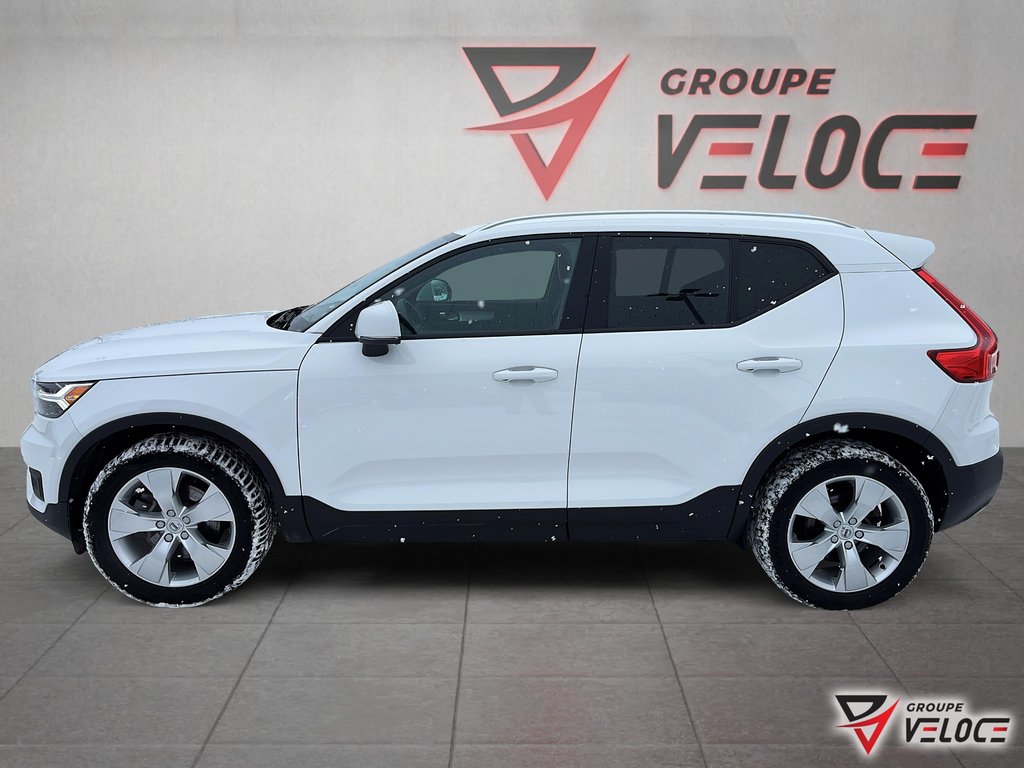 2022 Volvo XC40 *MOMEMTUM CUIR AWD* in Riviere-du-Loup, Quebec - 3 - w1024h768px