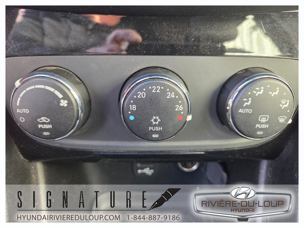 2013 Chrysler 200 LIMITED,AUTOMATIQUE in Riviere-Du-Loup, Quebec - 16 - w1024h768px