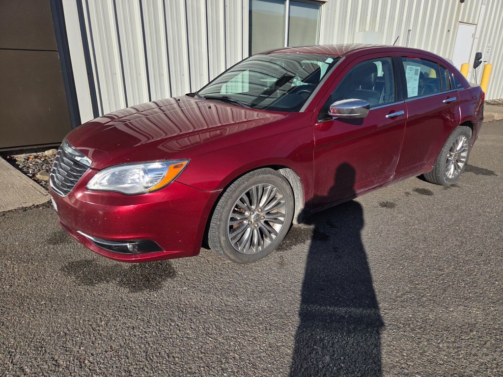 2013 Chrysler 200 LIMITED,AUTOMATIQUE in Riviere-Du-Loup, Quebec - 2 - w1024h768px