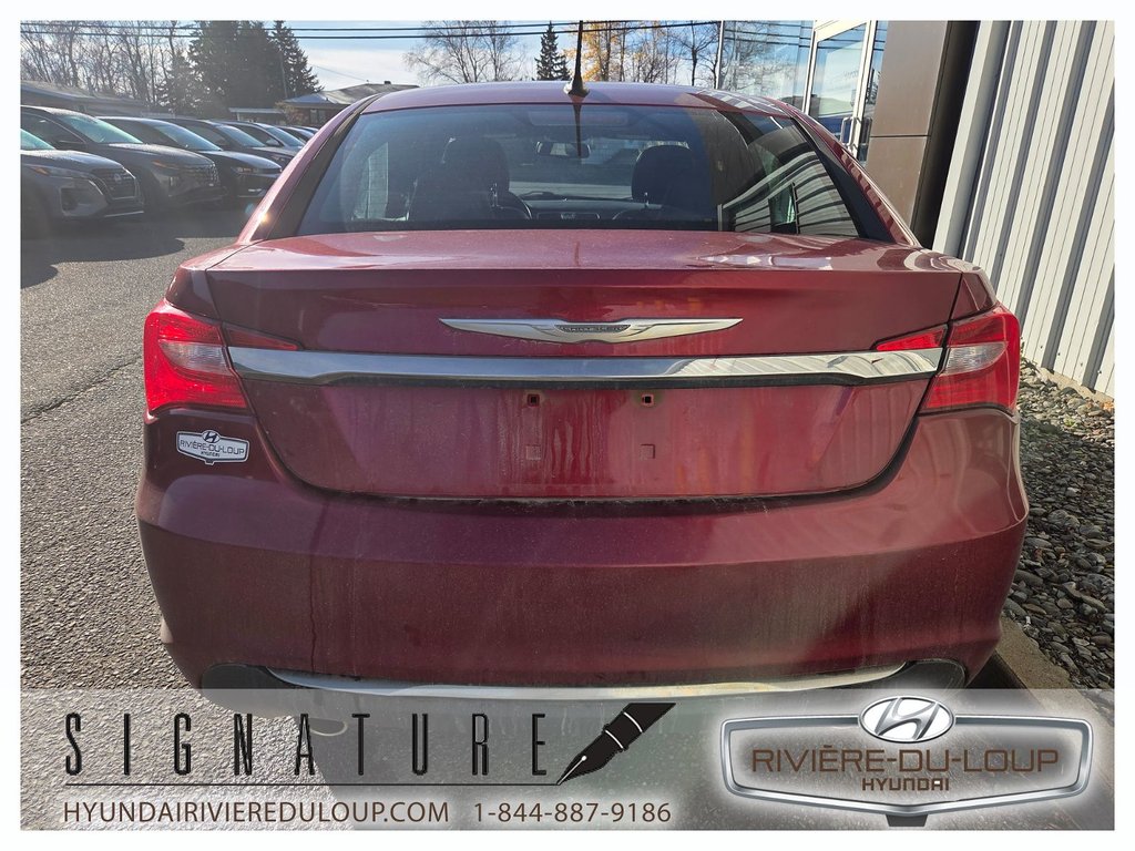 2013 Chrysler 200 LIMITED,AUTOMATIQUE in Riviere-Du-Loup, Quebec - 6 - w1024h768px