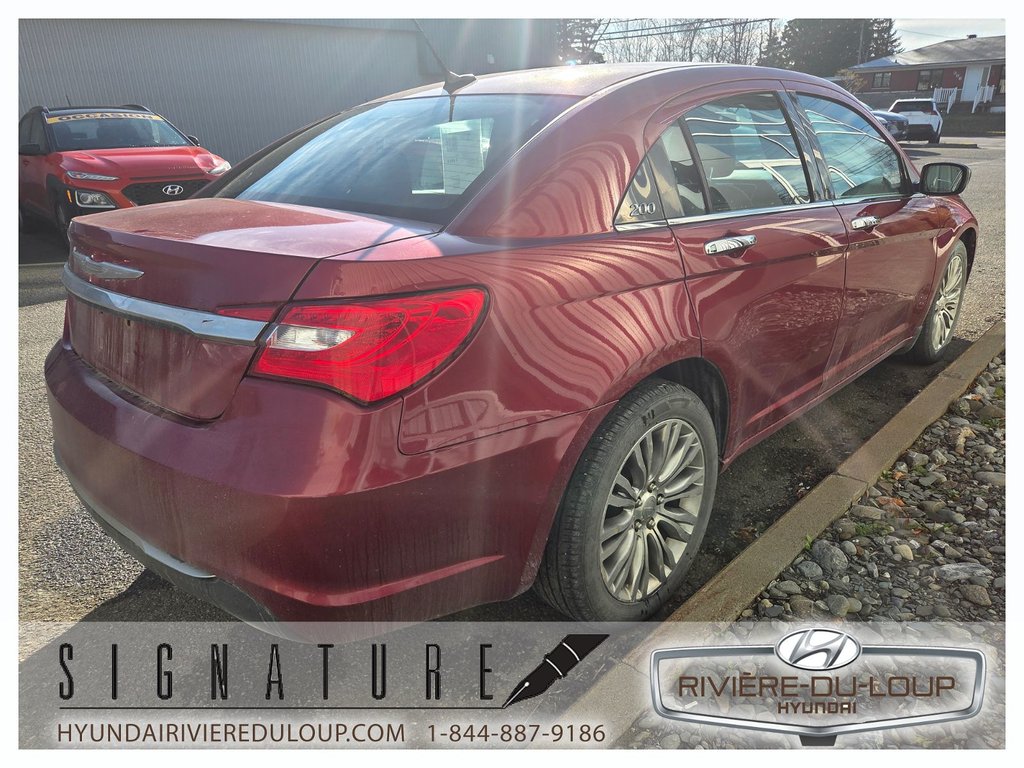 2013 Chrysler 200 LIMITED,AUTOMATIQUE in Riviere-Du-Loup, Quebec - 5 - w1024h768px