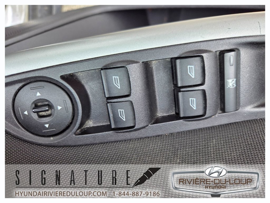 2013 Ford Focus SE in Riviere-Du-Loup, Quebec - 15 - w1024h768px