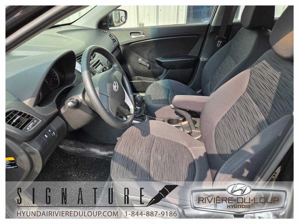 Hyundai Accent L ,MANUEL 2016 à Riviere-Du-Loup, Québec - 11 - w1024h768px