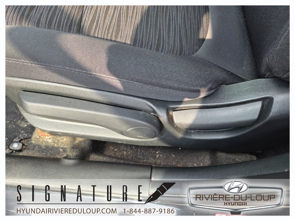 Hyundai Accent L ,MANUEL 2016 à Riviere-Du-Loup, Québec - 14 - w1024h768px