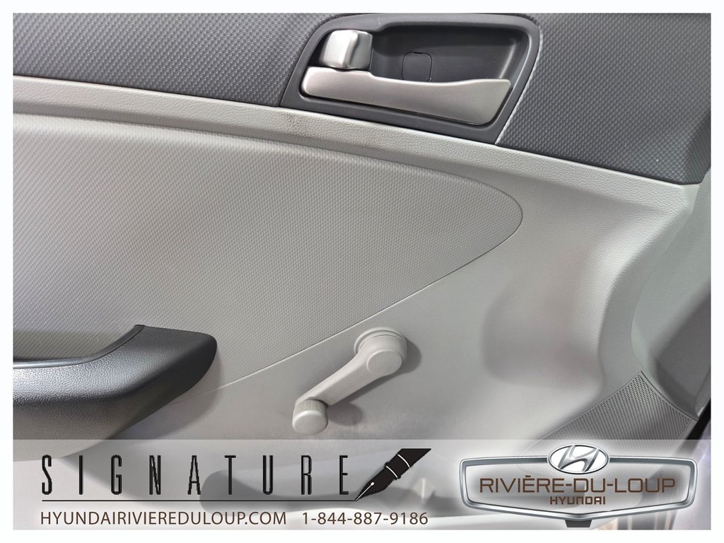 Hyundai Accent L,MANUELLE 2016 à Riviere-Du-Loup, Québec - 12 - w1024h768px