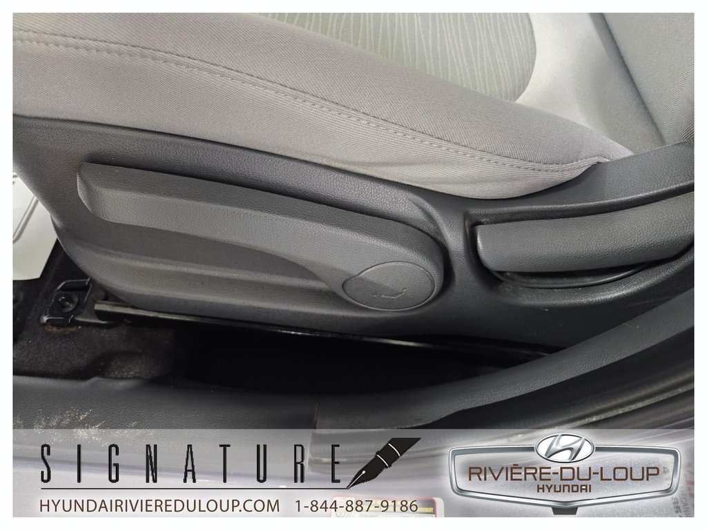 Hyundai Accent L,MANUELLE 2016 à Riviere-Du-Loup, Québec - 13 - w1024h768px