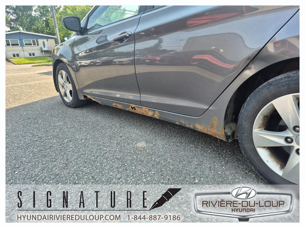 2011 Hyundai Elantra GLS,AC in Riviere-Du-Loup, Quebec - 9 - w1024h768px