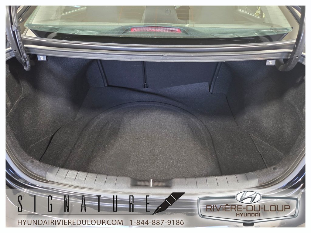 Hyundai Elantra PREFERRED,SIEGES CHAUFFANT 2020 à Riviere-Du-Loup, Québec - 9 - w1024h768px