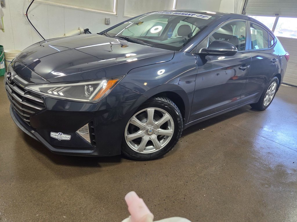 Hyundai Elantra Preferred w/Sun & Safety Package 2020 à Riviere-Du-Loup, Québec - 2 - w1024h768px