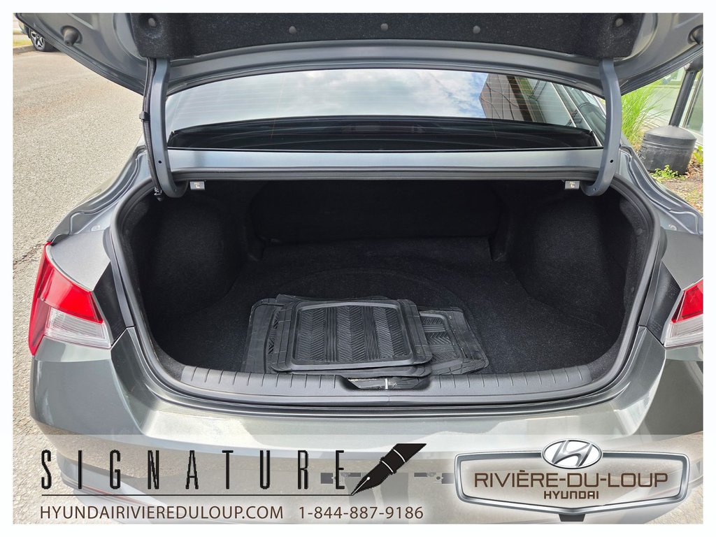 Hyundai Elantra Preferred 2023 à Riviere-Du-Loup, Québec - 9 - w1024h768px