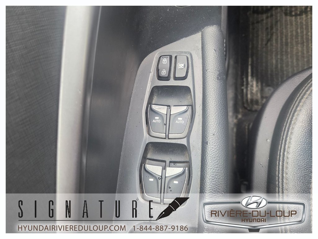 2017 Hyundai Santa Fe Sport SE,AWD,CUIR,TOIT,SIEGES CHAUFFANT in Riviere-Du-Loup, Quebec - 16 - w1024h768px
