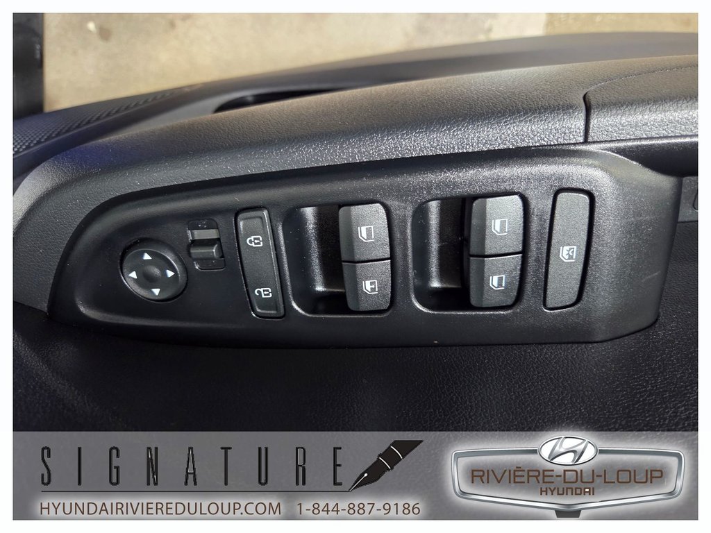 Hyundai Venue ESSENTIEL,FWD,MANUEL 2022 à Riviere-Du-Loup, Québec - 18 - w1024h768px