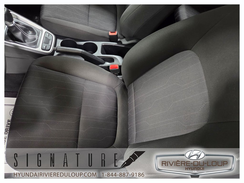 Hyundai Venue ESSENTIEL,FWD,MANUEL 2022 à Riviere-Du-Loup, Québec - 21 - w1024h768px
