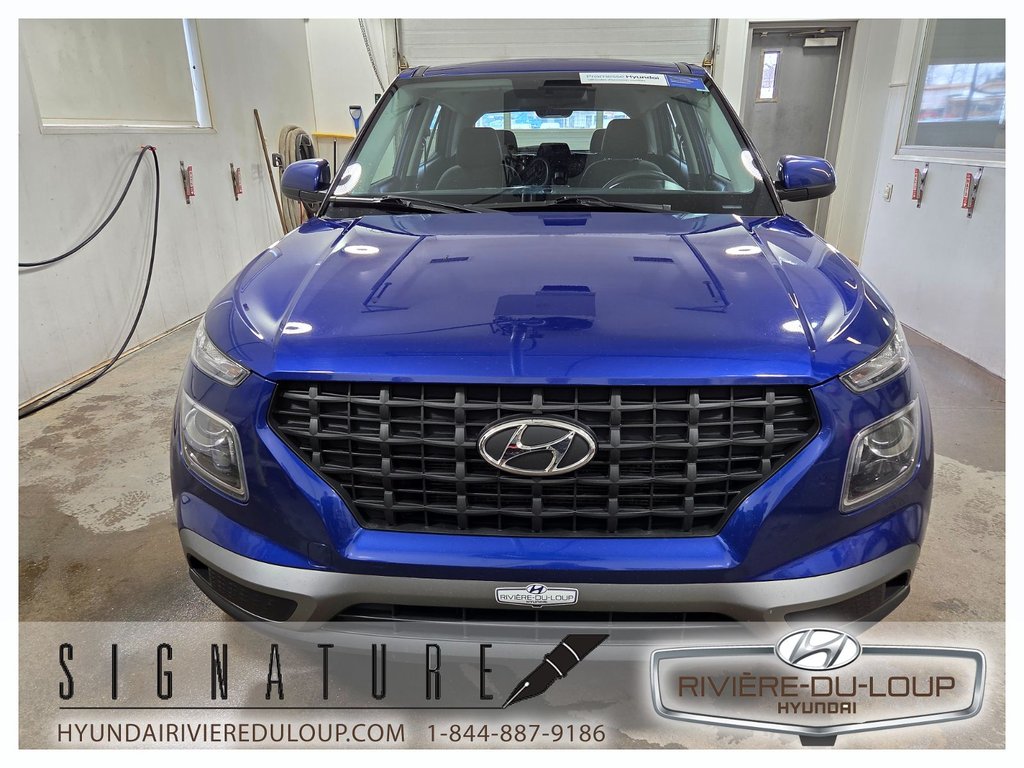 Hyundai Venue ESSENTIEL,FWD,MANUEL 2022 à Riviere-Du-Loup, Québec - 3 - w1024h768px