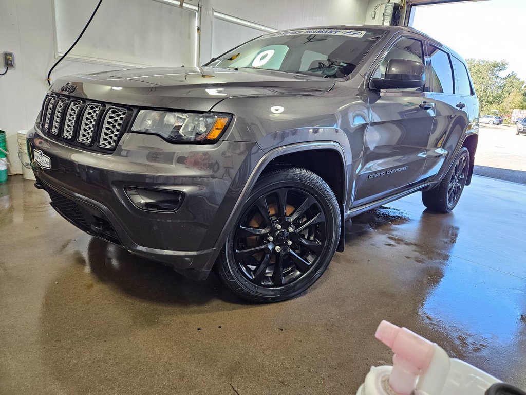 2021  Grand Cherokee ALTITUDE,4X4,V6 in Riviere-Du-Loup, Quebec - 2 - w1024h768px