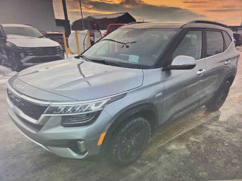Kia Seltos SX TURBO,AWD,INTERIEUR BOURGOGNE 2023 à Riviere-Du-Loup, Québec - 4 - w1024h768px