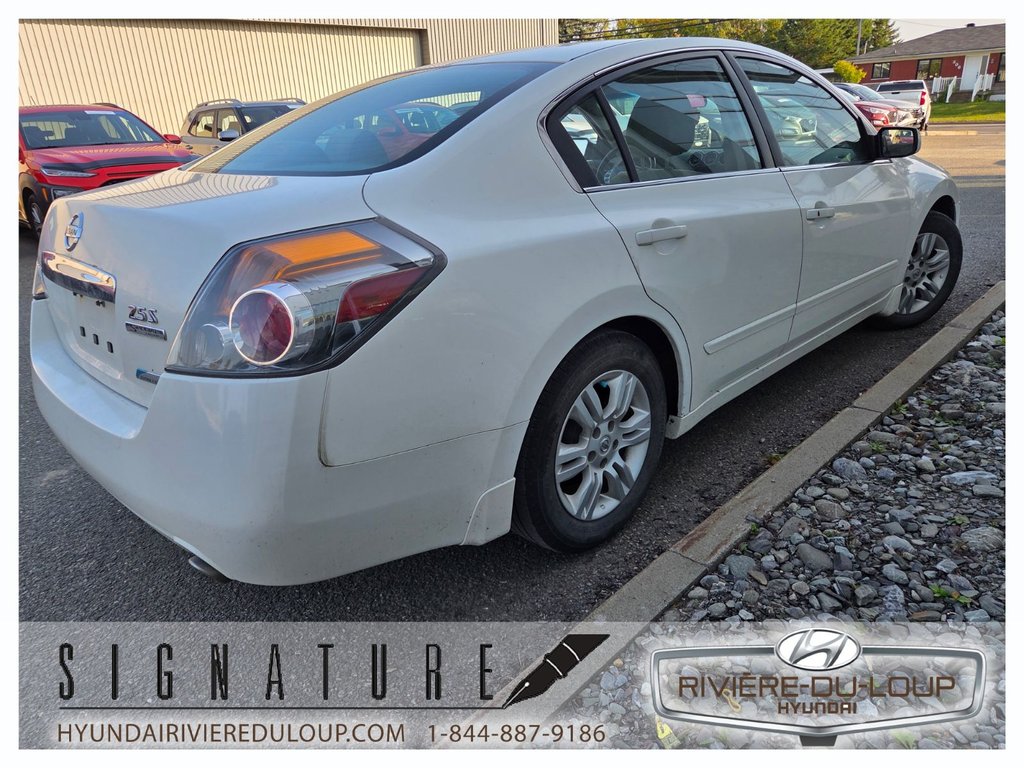 2011 Nissan Altima 2.5S SPECIAL EDITION in Riviere-Du-Loup, Quebec - 5 - w1024h768px