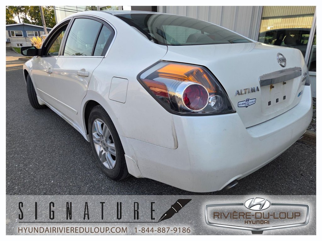 2011 Nissan Altima 2.5S SPECIAL EDITION in Riviere-Du-Loup, Quebec - 7 - w1024h768px