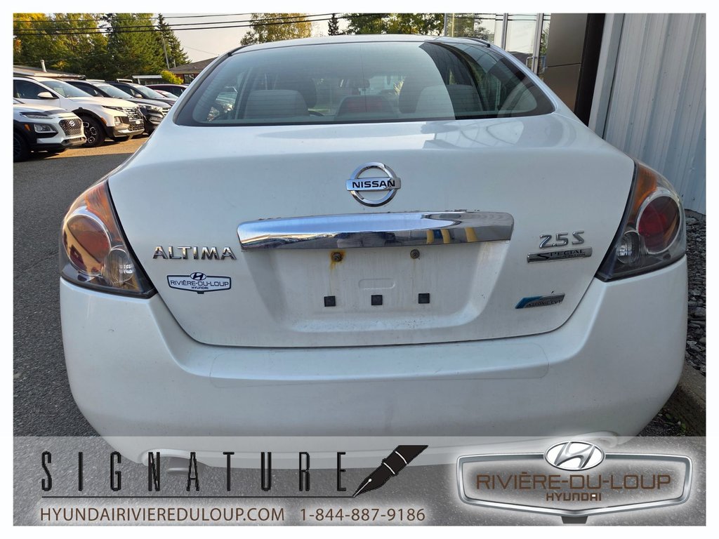 2011 Nissan Altima 2.5S SPECIAL EDITION in Riviere-Du-Loup, Quebec - 6 - w1024h768px