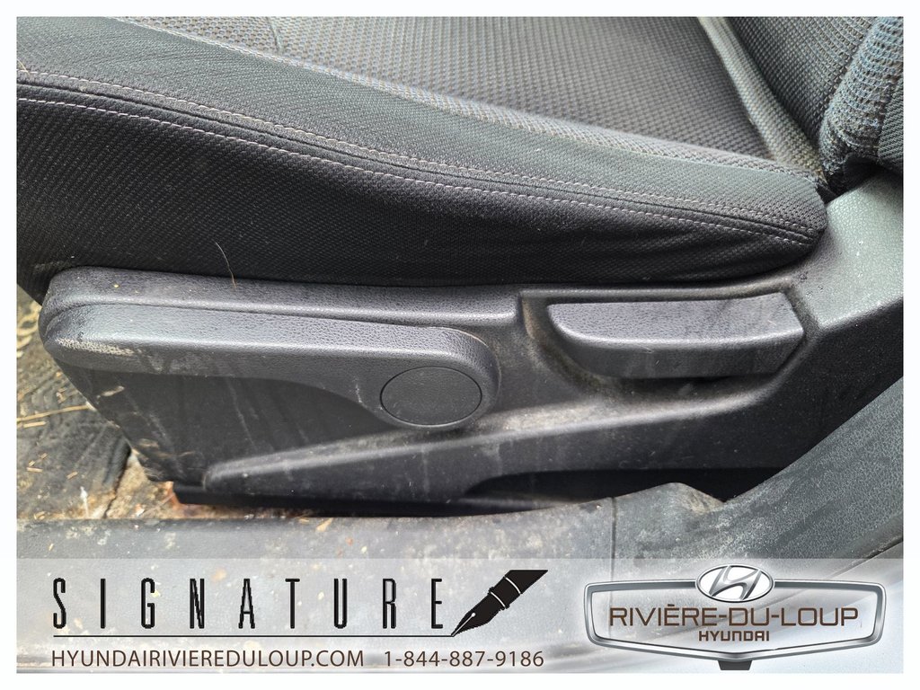 2012 Nissan Rogue SV,AWD in Riviere-Du-Loup, Quebec - 11 - w1024h768px
