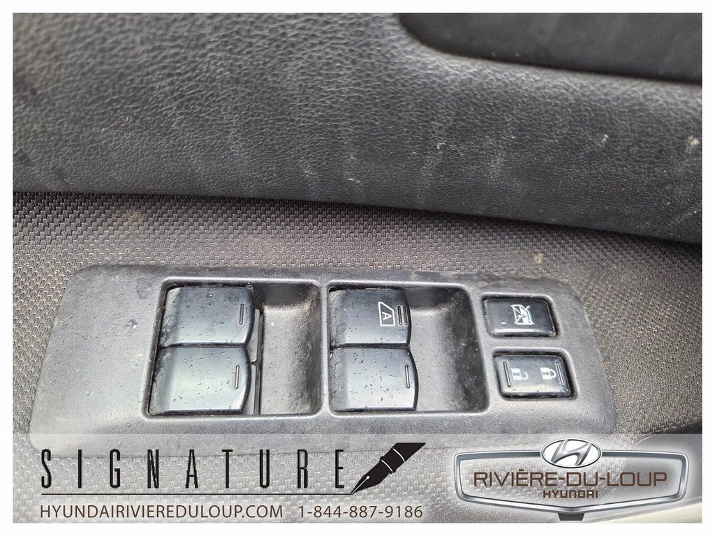 2012 Nissan Rogue SV,AWD in Riviere-Du-Loup, Quebec - 10 - w1024h768px