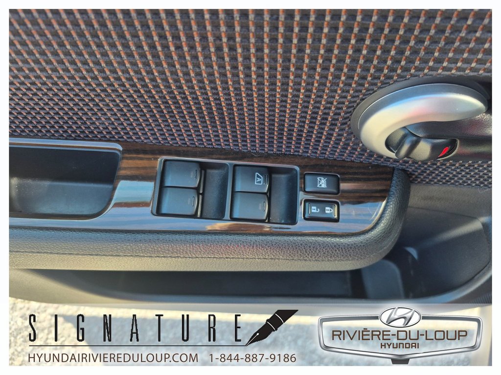 2010 Nissan Versa 1.8 SL in Riviere-Du-Loup, Quebec - 12 - w1024h768px