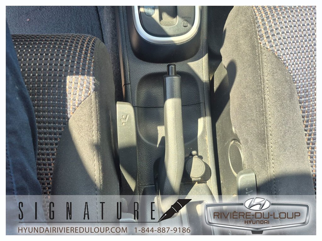 2010 Nissan Versa 1.8 SL in Riviere-Du-Loup, Quebec - 14 - w1024h768px