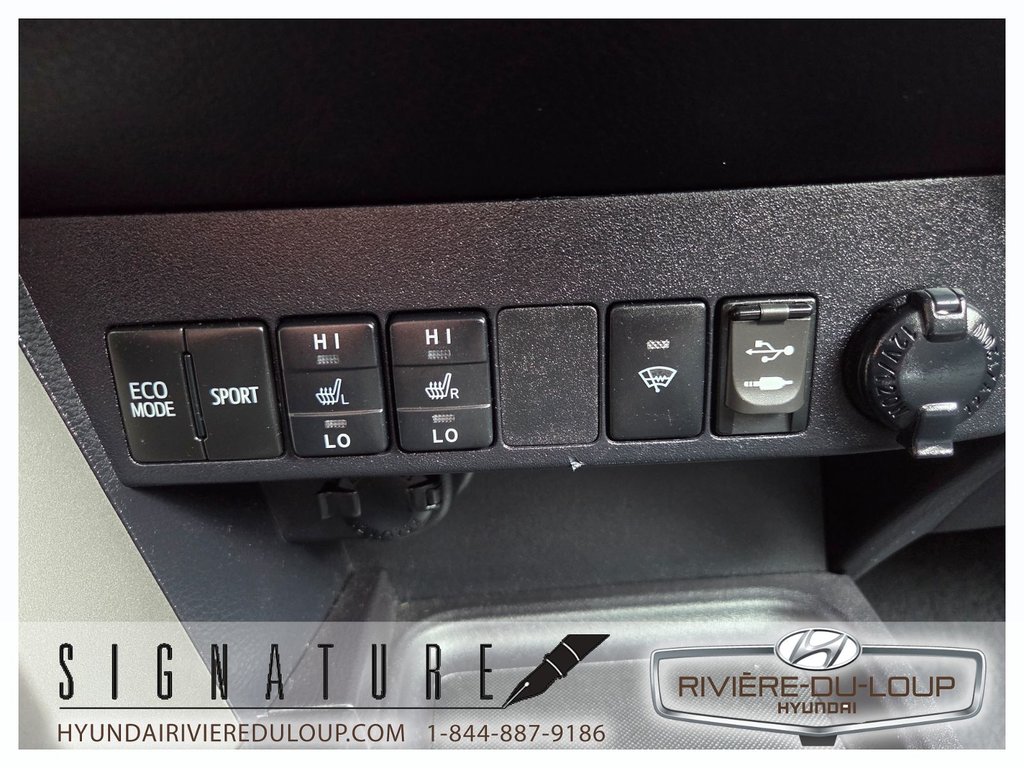 2018 Toyota RAV4 XLE,AWD,MAGS,TOIT,SIEGES CHAUFFANT in Riviere-Du-Loup, Quebec - 19 - w1024h768px
