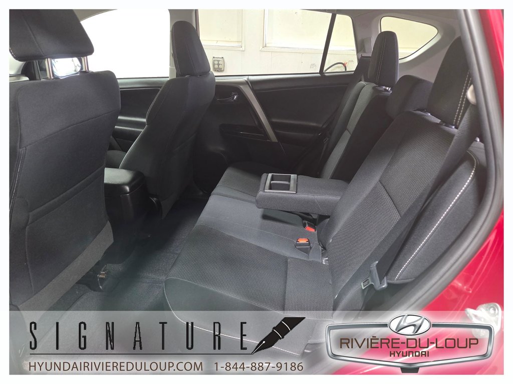 2018 Toyota RAV4 XLE,AWD,MAGS,TOIT,SIEGES CHAUFFANT in Riviere-Du-Loup, Quebec - 11 - w1024h768px