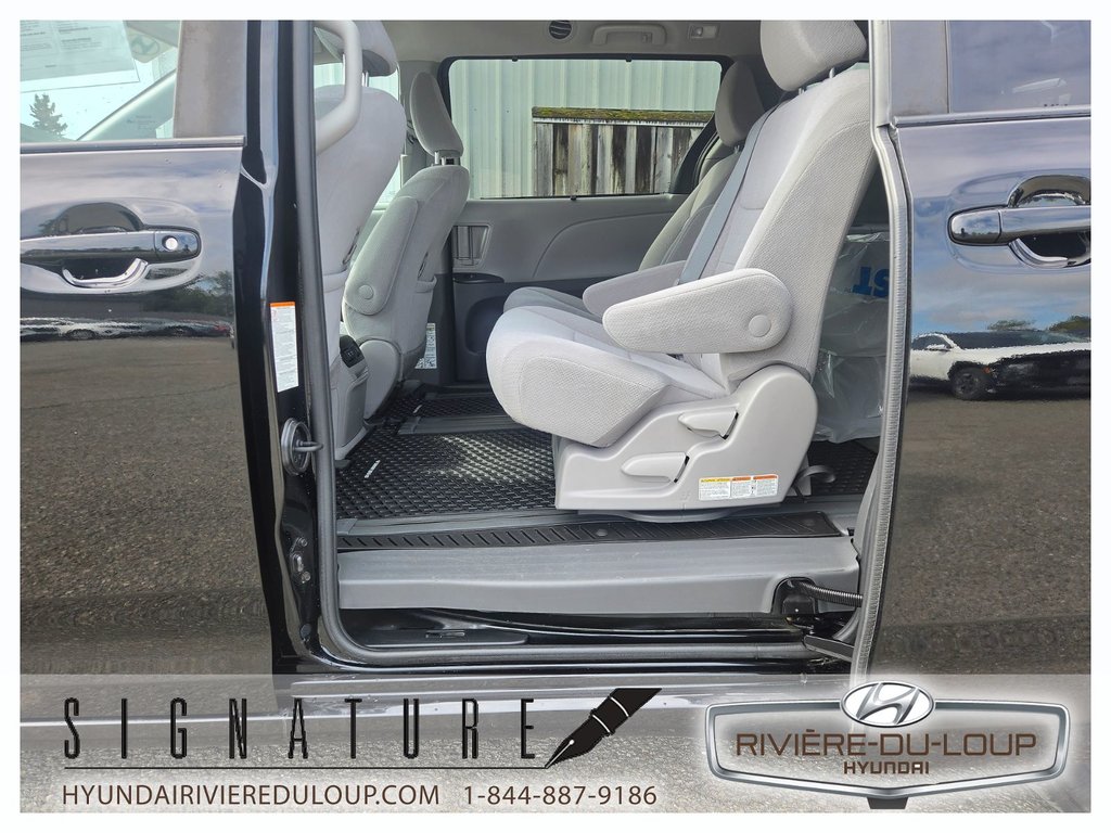 2020 Toyota Sienna LE/AC/CAMERA DE RECUL in Riviere-Du-Loup, Quebec - 10 - w1024h768px