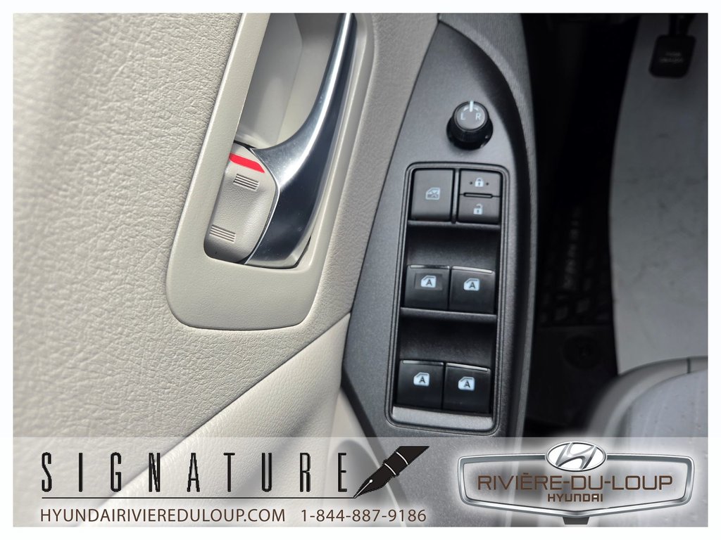 2020 Toyota Sienna LE/AC/CAMERA DE RECUL in Riviere-Du-Loup, Quebec - 25 - w1024h768px