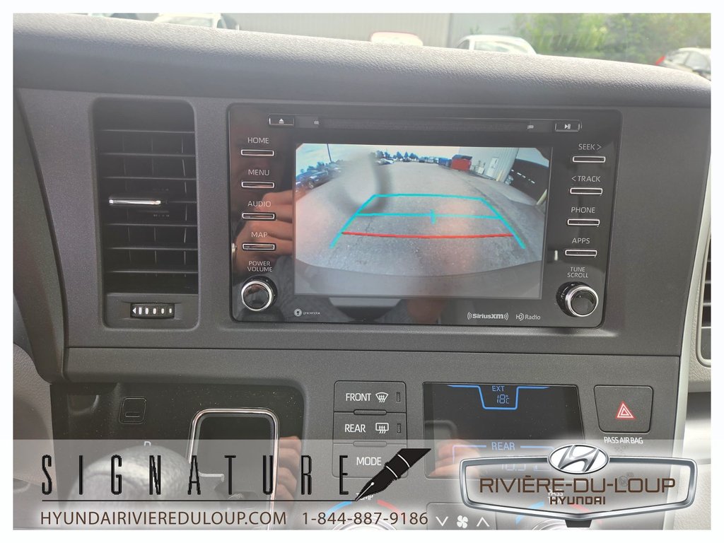 2020 Toyota Sienna LE/AC/CAMERA DE RECUL in Riviere-Du-Loup, Quebec - 20 - w1024h768px