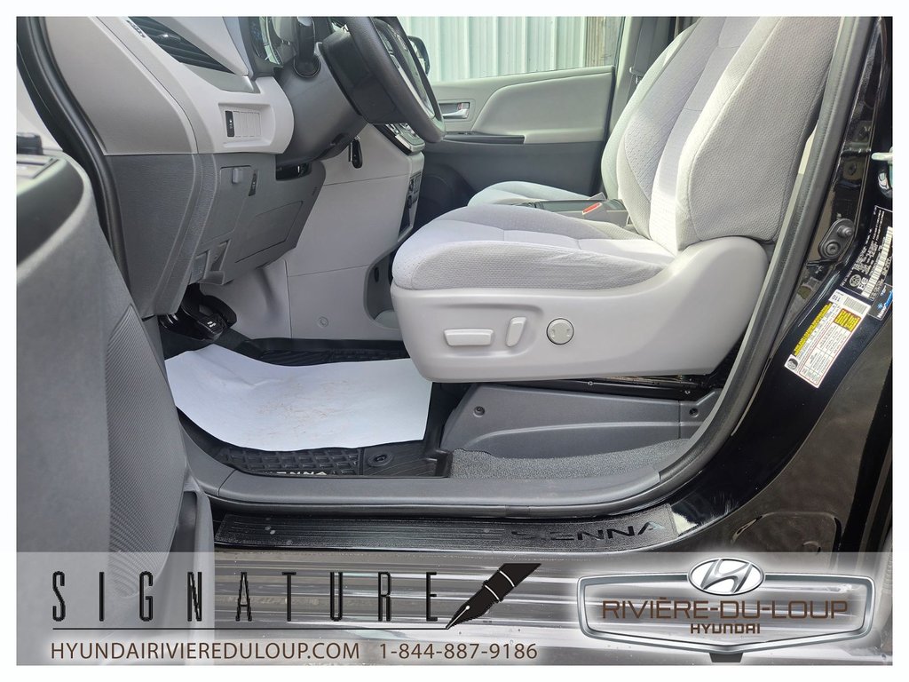 2020 Toyota Sienna LE/AC/CAMERA DE RECUL in Riviere-Du-Loup, Quebec - 13 - w1024h768px