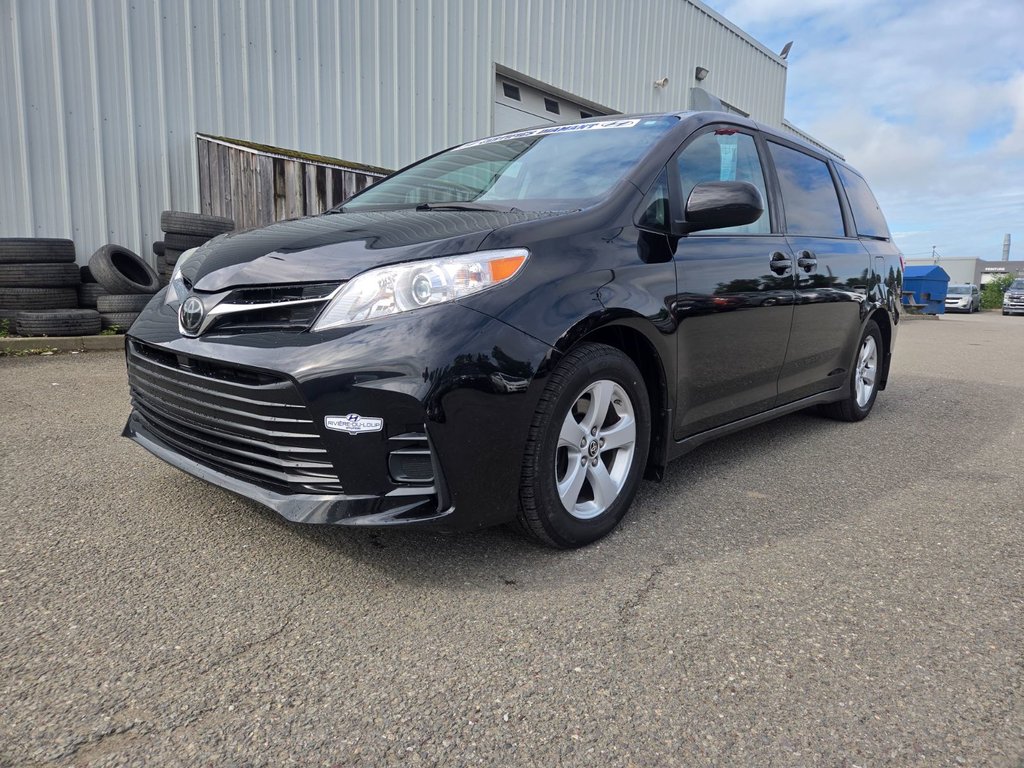 2020 Toyota Sienna LE/AC/CAMERA DE RECUL in Riviere-Du-Loup, Quebec - 2 - w1024h768px