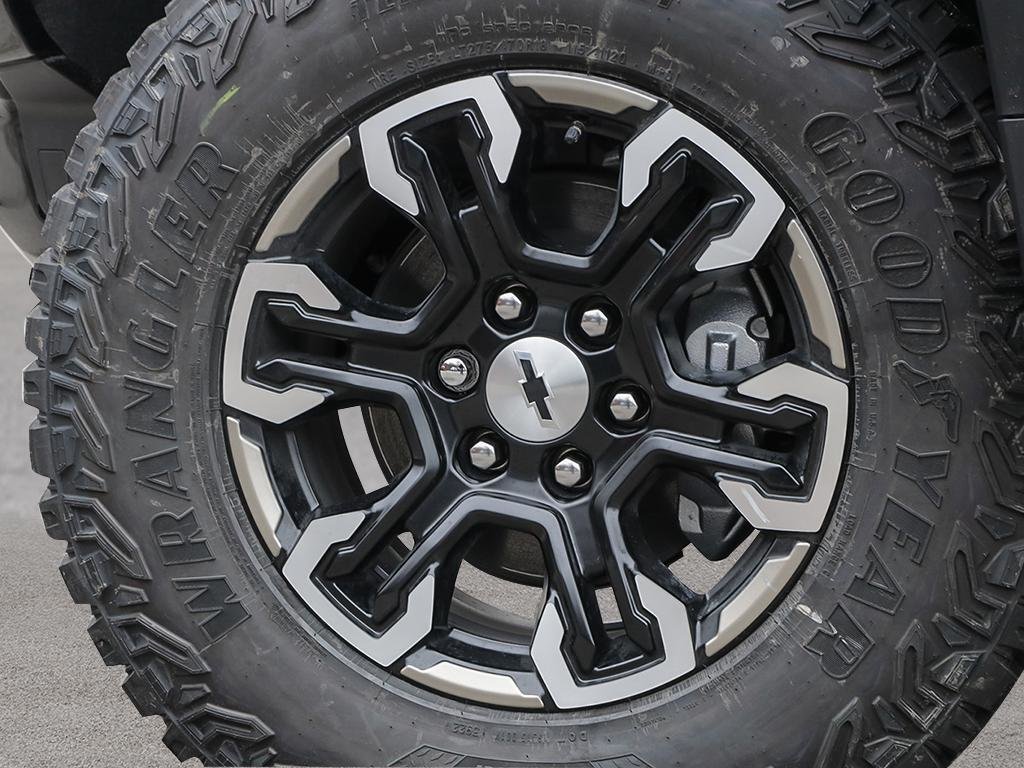 Chevrolet Silverado 1500 ZR2 2026 à Cowansville, Québec - 8 - w1024h768px