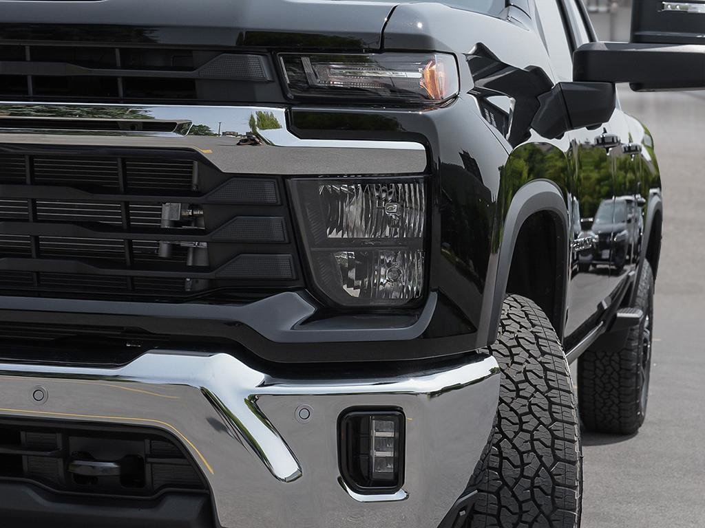 2025 Chevrolet Silverado 2500 HD LT in Cowansville, Quebec - 9 - w1024h768px