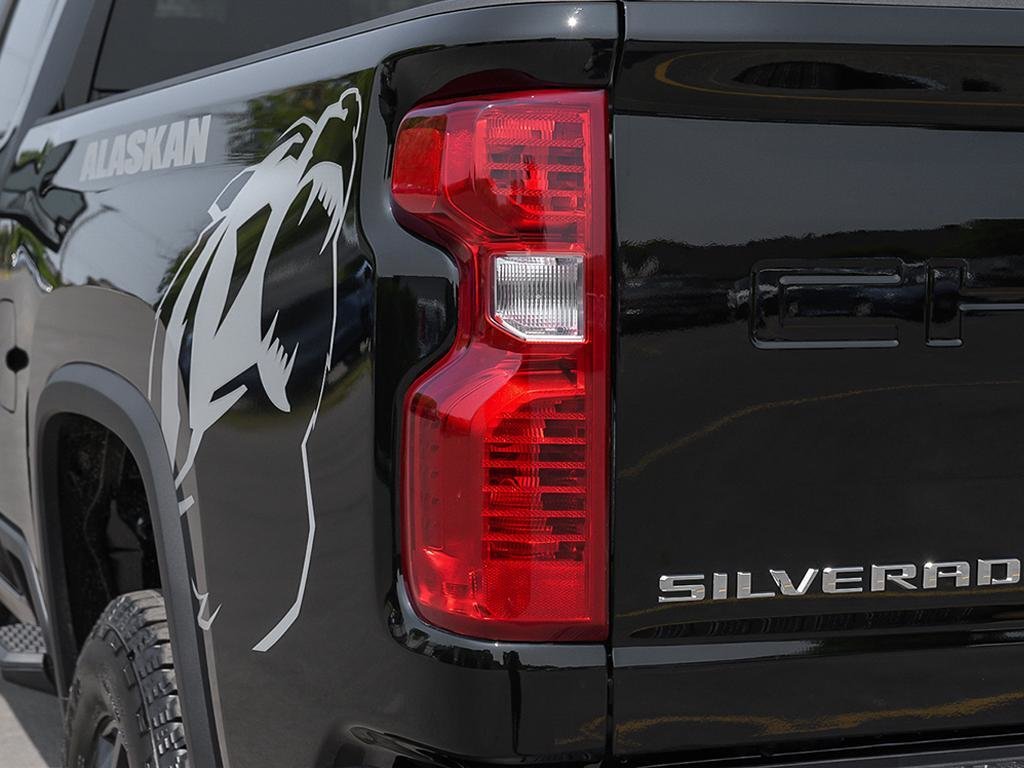 2025 Chevrolet Silverado 2500 HD LT in Cowansville, Quebec - 10 - w1024h768px