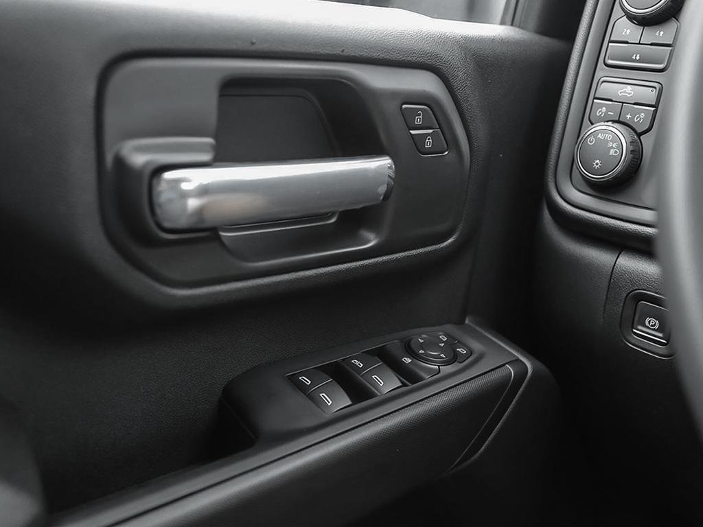 Chevrolet Silverado 2500 HD CUSTOM 2026 à Cowansville, Québec - 16 - w1024h768px