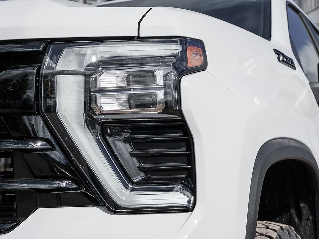 2026 Chevrolet Silverado 2500 HD LT in Cowansville, Quebec - 9 - w1024h768px