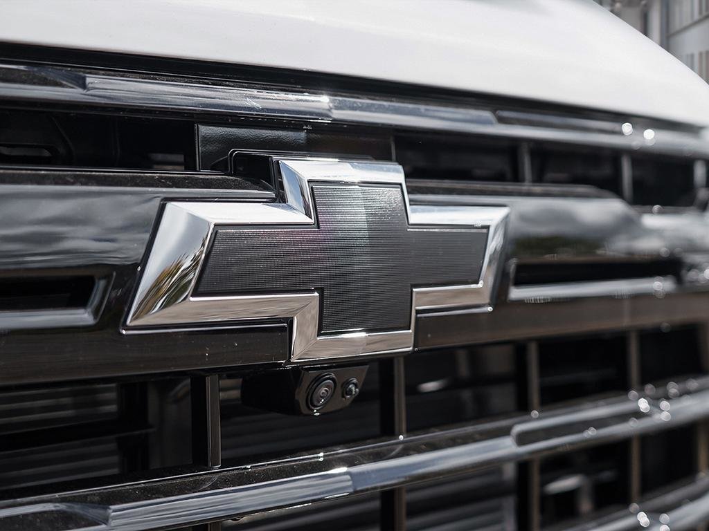 2026 Chevrolet Silverado 2500 HD LT in Cowansville, Quebec - 8 - w1024h768px