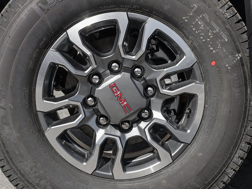 2026 GMC Sierra 2500 HD SLE in Cowansville, Quebec - 8 - w1024h768px