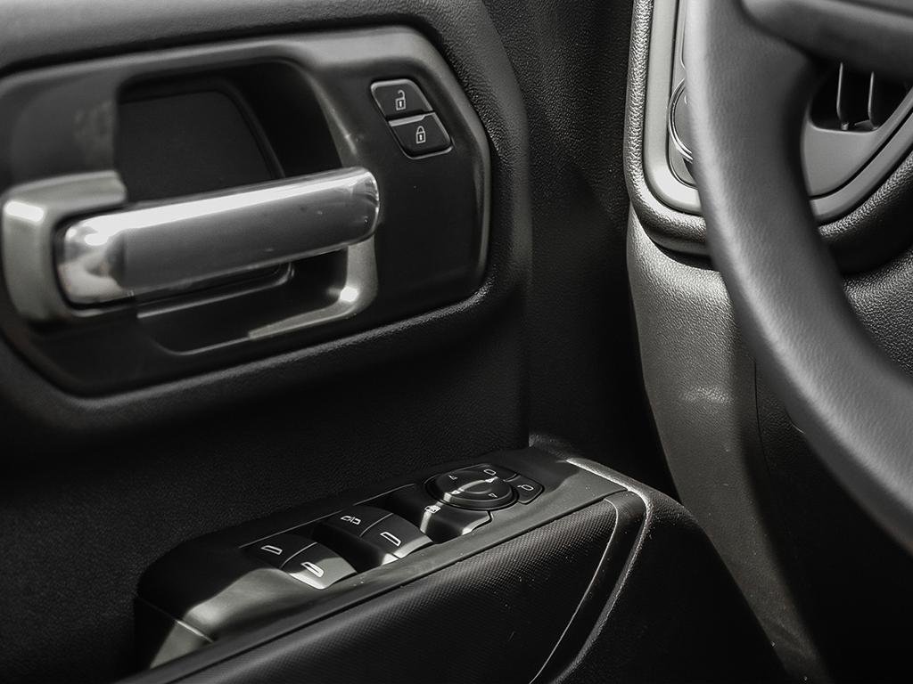 2026 GMC Sierra 2500 HD PRO in Cowansville, Quebec - 15 - w1024h768px