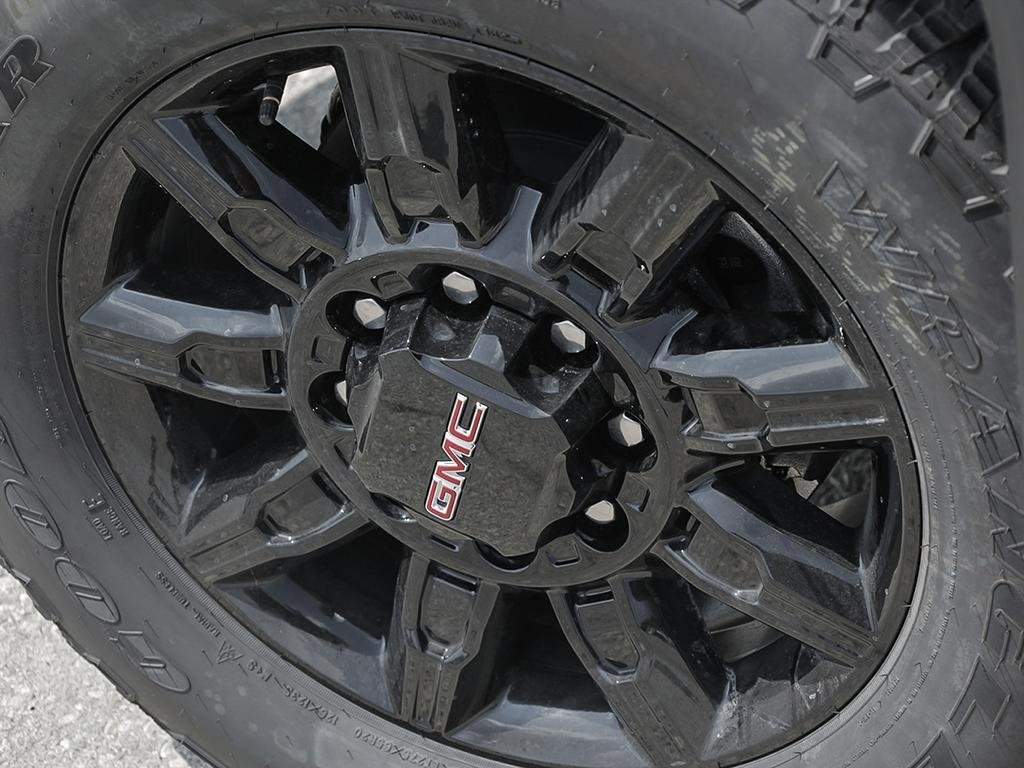 2026 GMC Sierra 3500 HD AT4 SRW in Cowansville, Quebec - 8 - w1024h768px