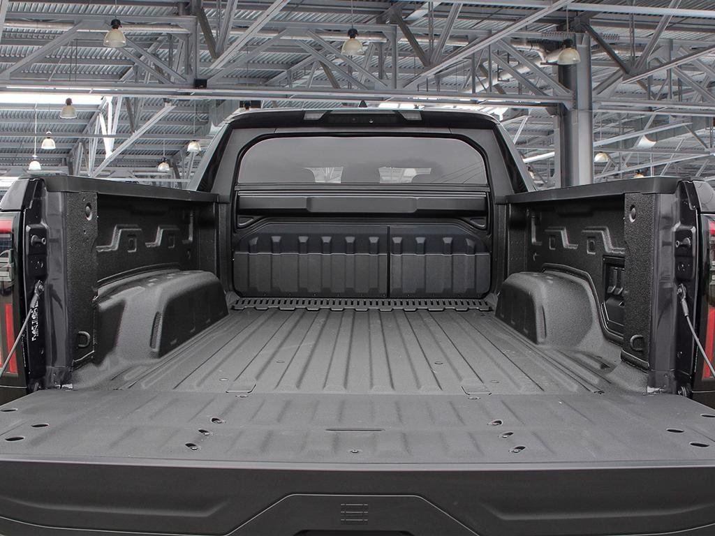 2025 GMC SIERRA EV CREW CAB e4WD DENALI SHORT BOX MAX RANGE (5SD) in Cowansville, Quebec - 7 - w1024h768px