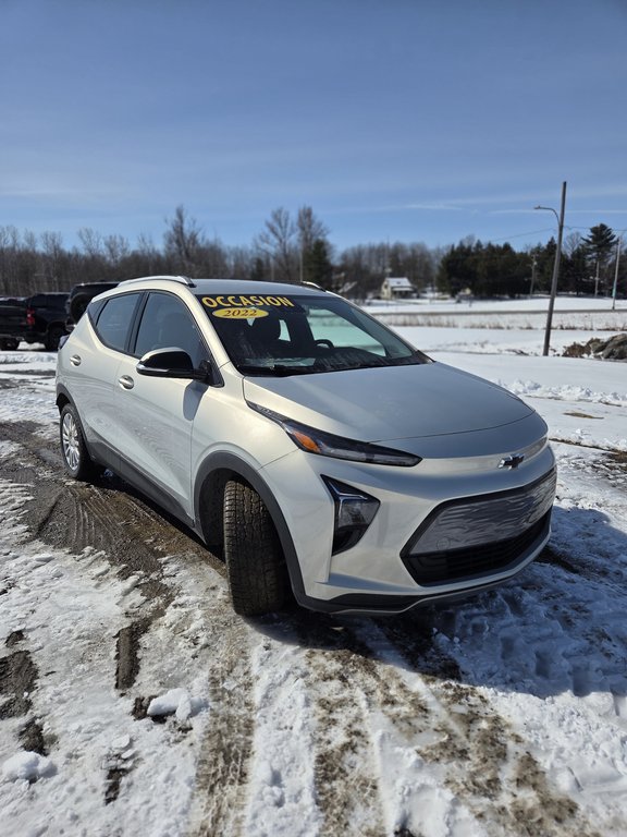 2022 Chevrolet Bolt EUV LT in Cowansville, Quebec - 3 - w1024h768px