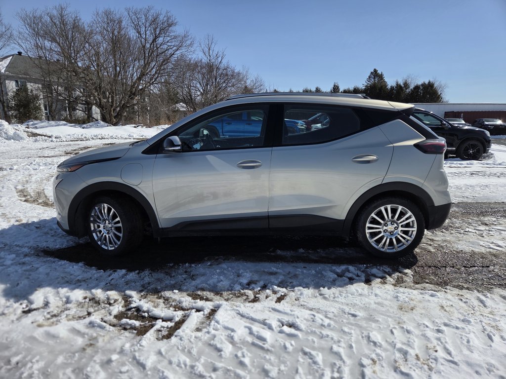 2022 Chevrolet Bolt EUV LT in Cowansville, Quebec - 8 - w1024h768px