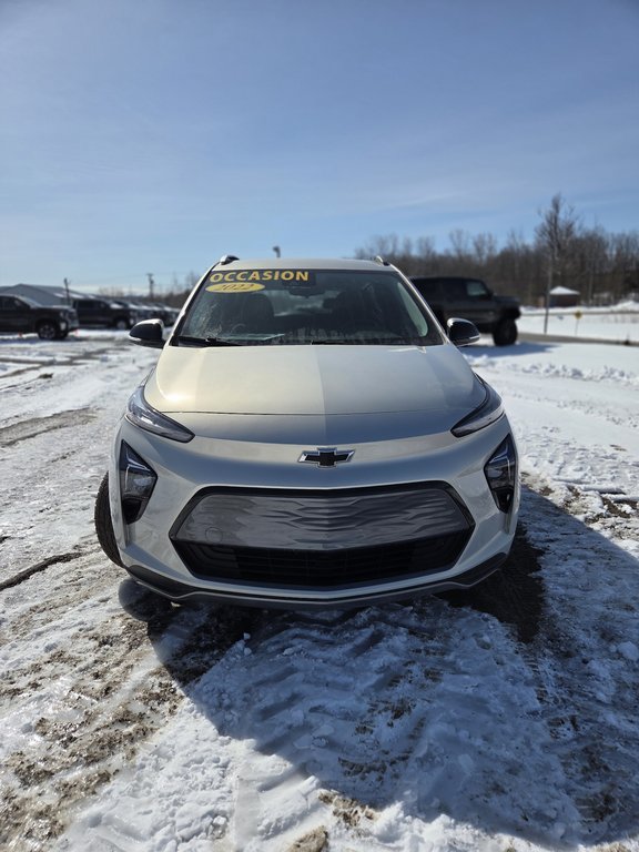 2022 Chevrolet Bolt EUV LT in Cowansville, Quebec - 2 - w1024h768px