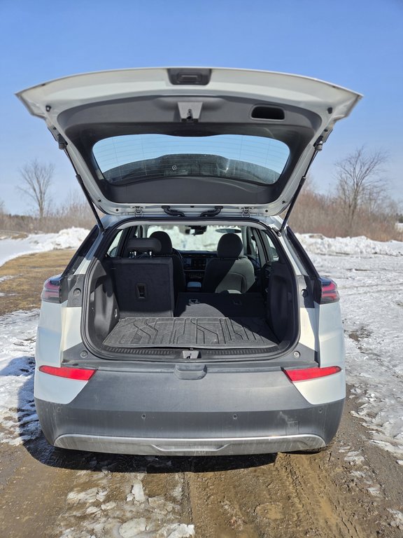 2022 Chevrolet Bolt EUV LT in Cowansville, Quebec - 10 - w1024h768px