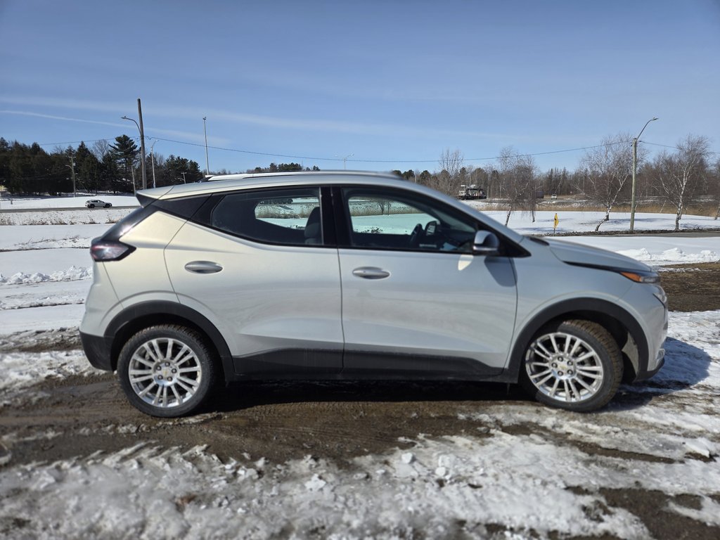 2022 Chevrolet Bolt EUV LT in Cowansville, Quebec - 4 - w1024h768px