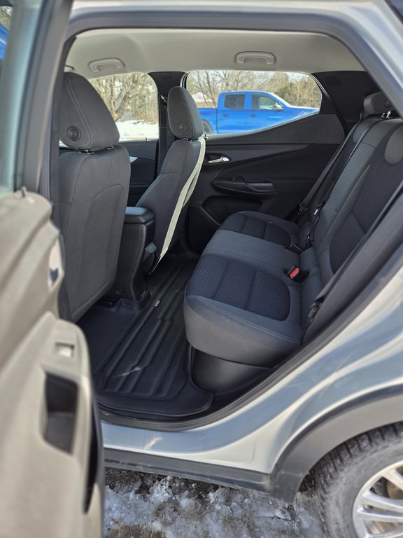 2022 Chevrolet Bolt EUV LT in Cowansville, Quebec - 20 - w1024h768px
